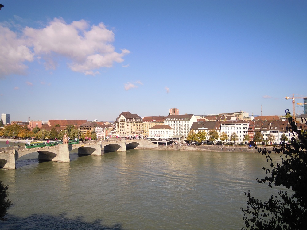 Mittlere Rheinbrücke und Rheinufer Grossbaslerseite
